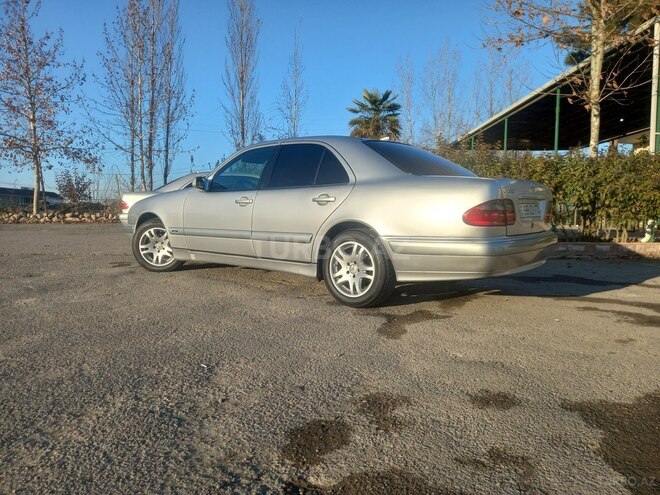 Mercedes E 220-2