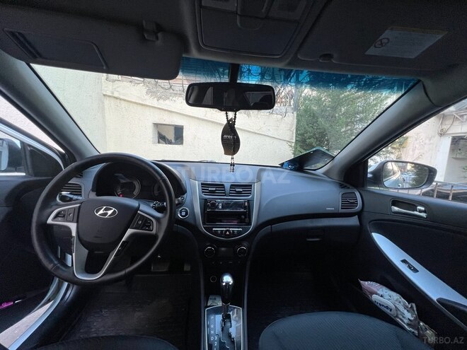 Hyundai Accent-2