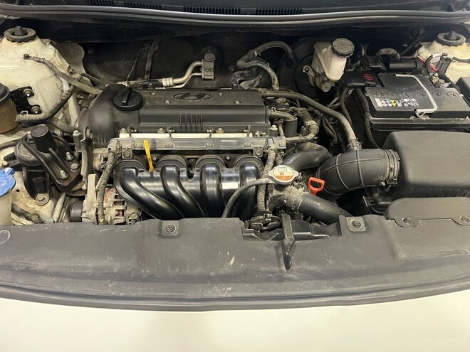 Hyundai Accent-4