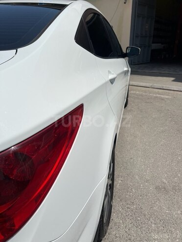 Hyundai Accent-14