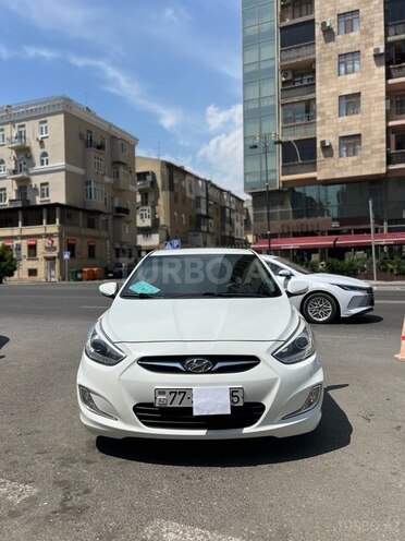 Hyundai Accent-11