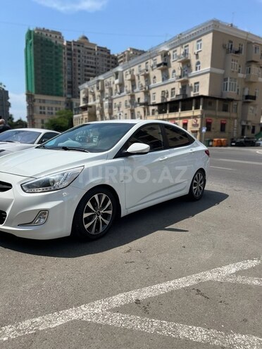 Hyundai Accent-13