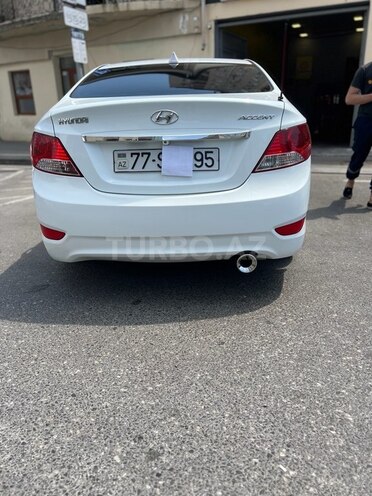 Hyundai Accent-21