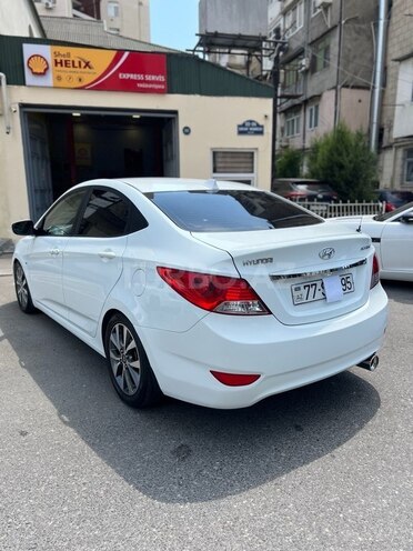 Hyundai Accent-19