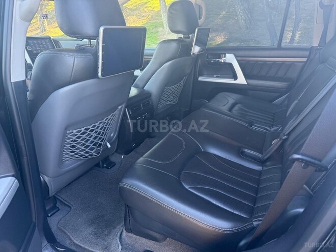 Toyota Land Cruiser-7