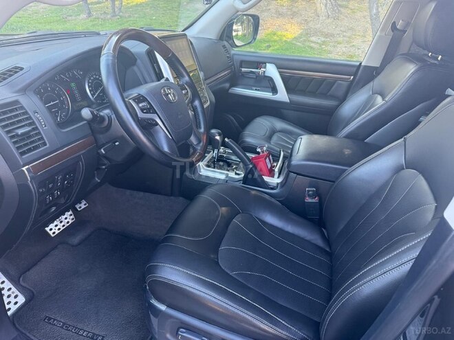 Toyota Land Cruiser-13