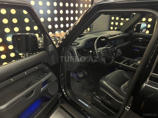 Land Rover Defender-7