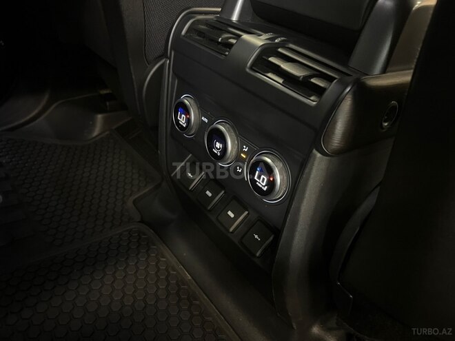 Land Rover Defender-10