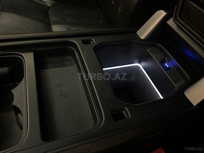 Land Rover Defender-19