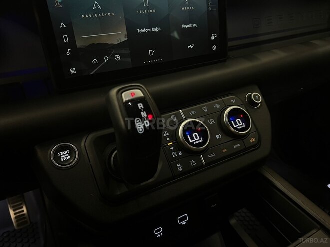 Land Rover Defender-16