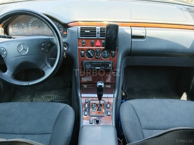 Mercedes E 280-8