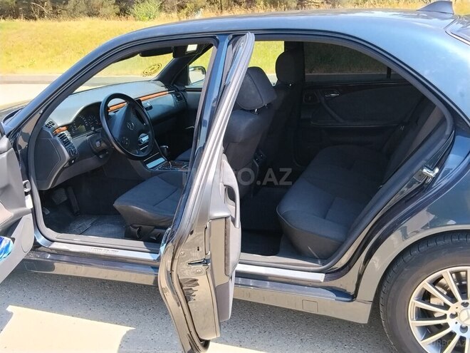 Mercedes E 280-9