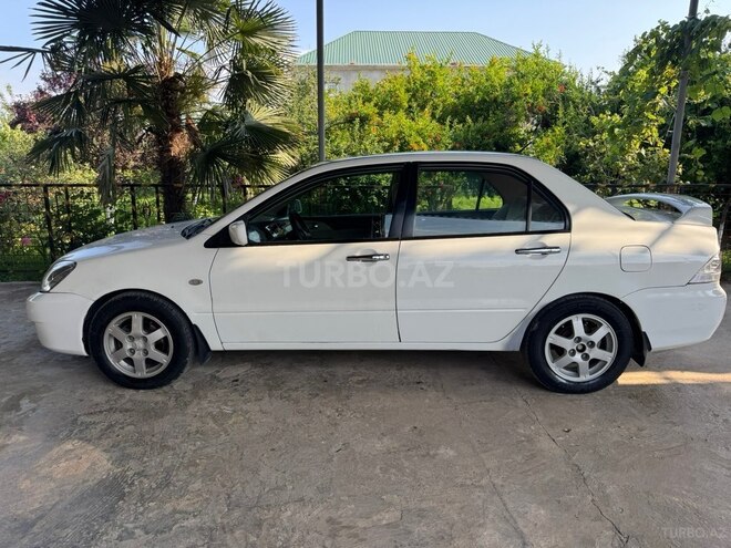 Mitsubishi Lancer-2