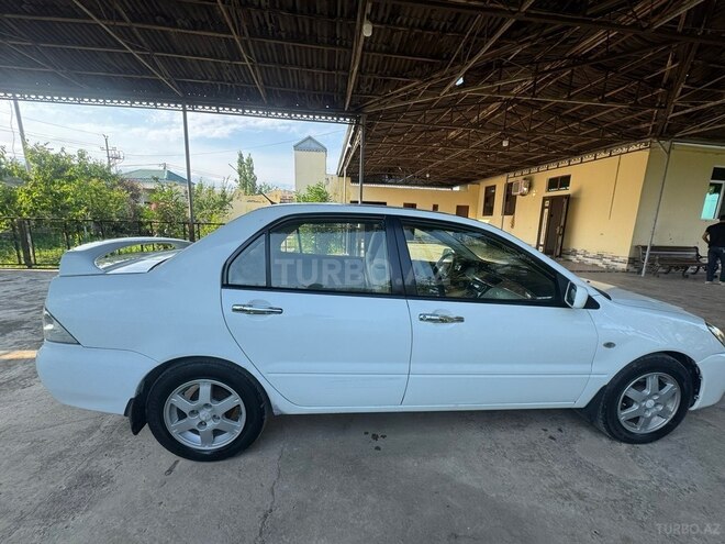 Mitsubishi Lancer-3