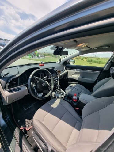Hyundai Elantra-12