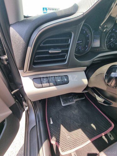 Hyundai Elantra-13