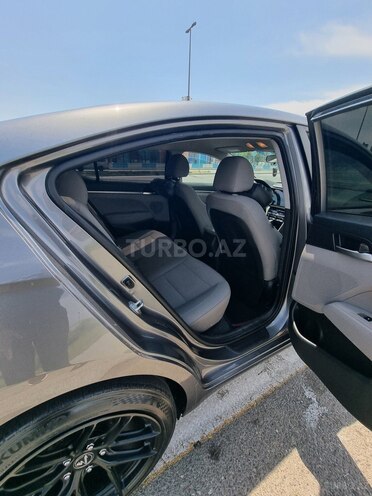 Hyundai Elantra-8