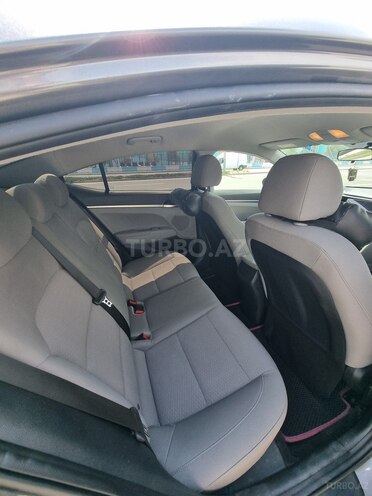 Hyundai Elantra-9
