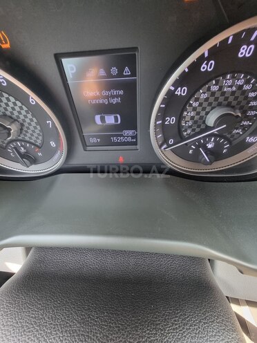 Hyundai Elantra-14