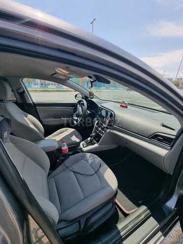 Hyundai Elantra-10
