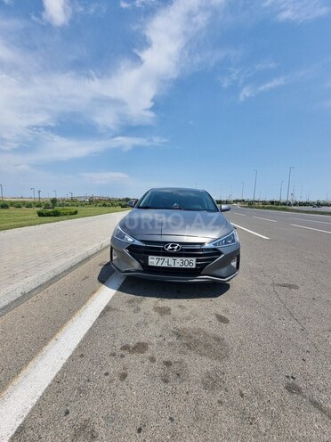 Hyundai Elantra-1