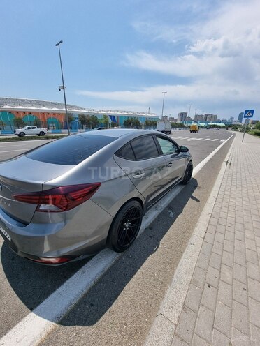 Hyundai Elantra-6