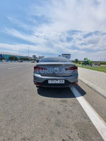 Hyundai Elantra-4