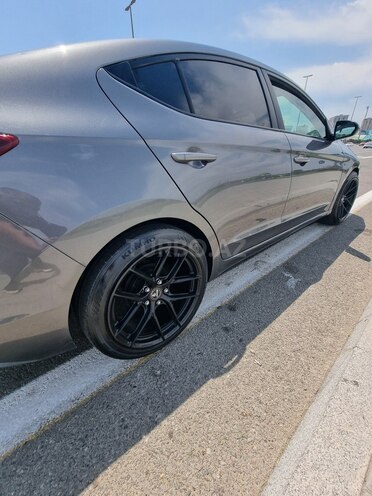 Hyundai Elantra-7
