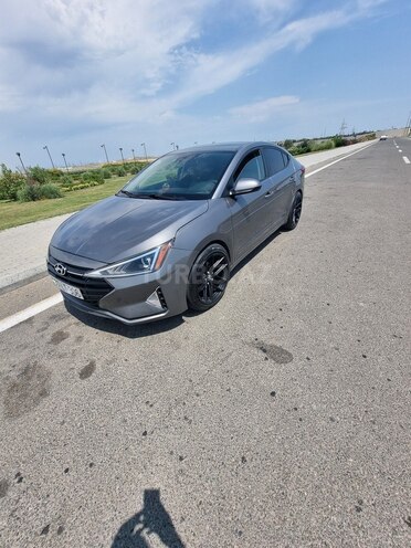 Hyundai Elantra-3