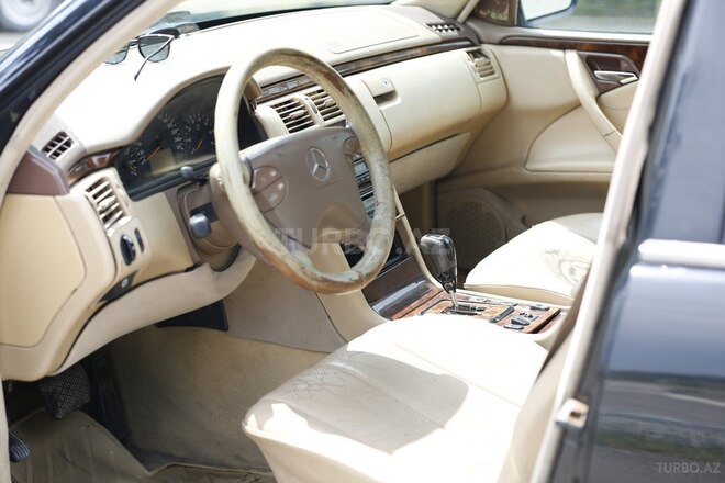 Mercedes E 240-5