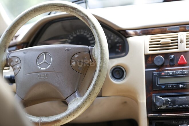 Mercedes E 240-7
