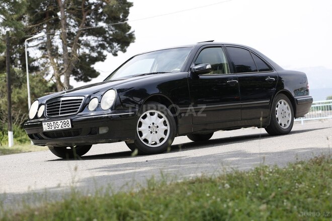Mercedes E 240-4