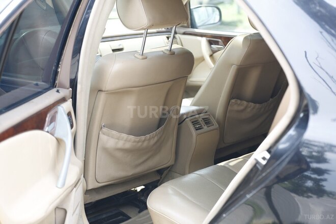 Mercedes E 240-8