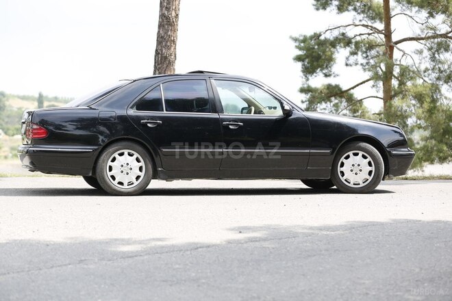 Mercedes E 240-3