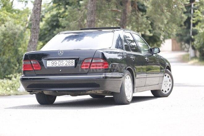 Mercedes E 240-2