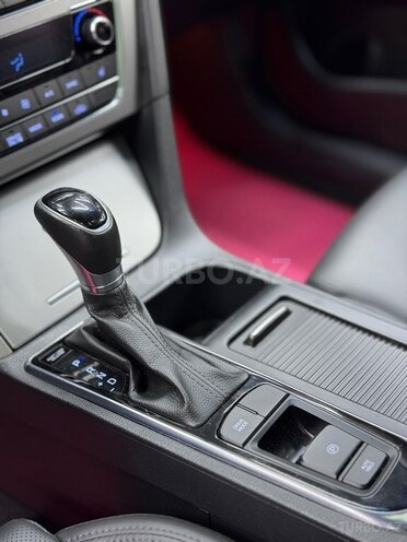 Hyundai Sonata-9