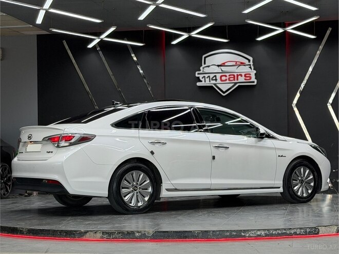 Hyundai Sonata-4