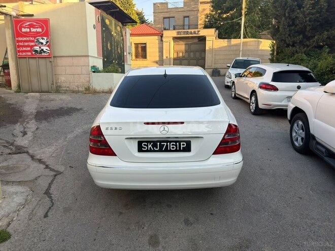 Mercedes E 320-6