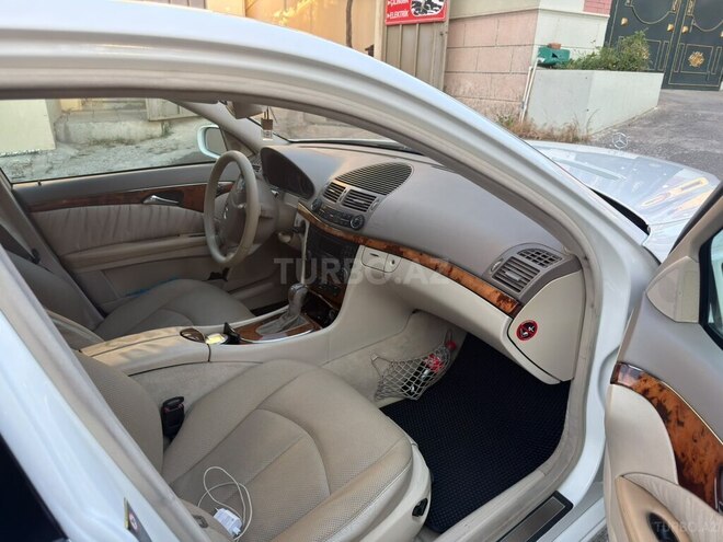 Mercedes E 320-9