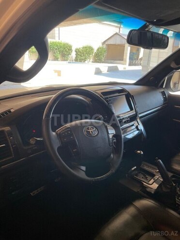 Toyota Land Cruiser-8