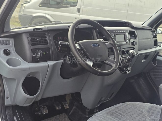 Ford Transit-4