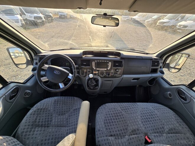 Ford Transit-5