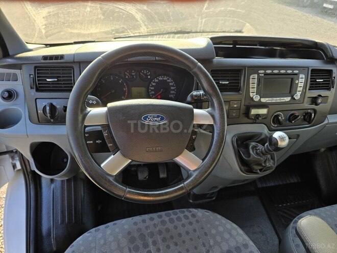 Ford Transit-6
