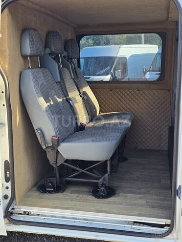 Ford Transit-12