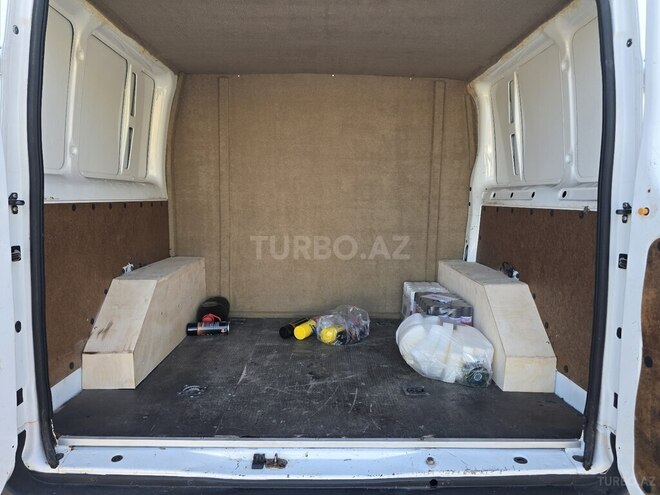 Ford Transit-13