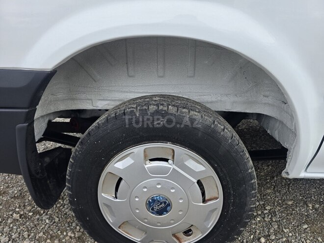Ford Transit-15