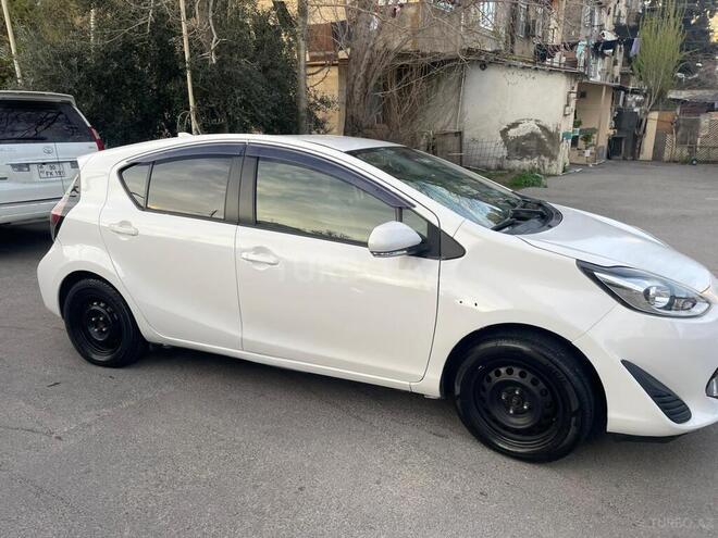 Toyota Aqua-4