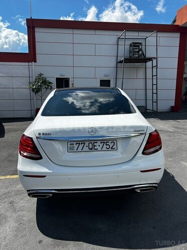 Mercedes E 300 4MATIC-2