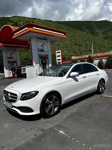 Mercedes E 300 4MATIC-4