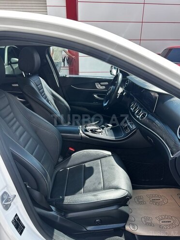 Mercedes E 300 4MATIC-12